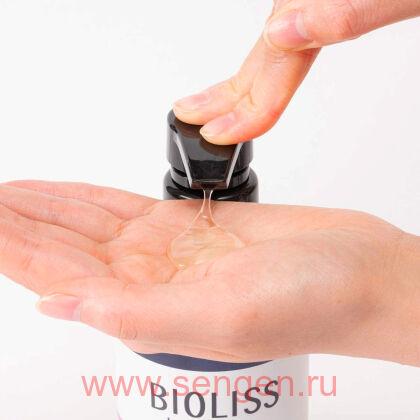 Разглаживающий органический шампунь для волос KOSE Bioliss Veganee Botanical Smooth, с натуральными маслами, аминокислотами и растительными экстрактами, с ароматом розы и черной смородины, 480мл.