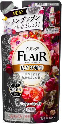Кондиционер-смягчитель для белья KAO Flair Fragrance Rich Floral, с богатым фруктово-ягодным ароматом и цветочными нотками, мягкая упаковка, 380мл.