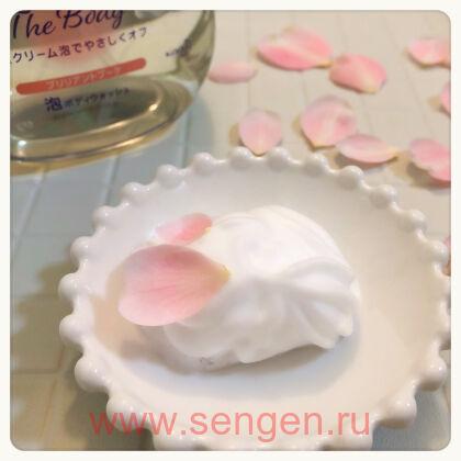 Жидкое мыло-пенка для тела "Изысканный букет" KAO Biore U Foaming Body Wash Brilliant Bouquet, с нежным цветочным ароматом, 540мл.