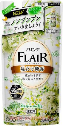 Кондиционер-смягчитель для белья KAO Flair Fragrance White Bouquet, с изящным ароматом белых цветов, мягкая упаковка, 380мл.