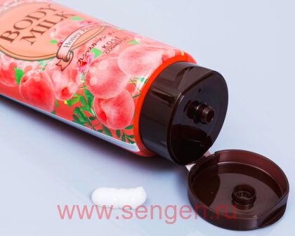 Молочко для тела KOSE Precious Garden Body Milk Honey Peach, питательное и увлажняющее, на основе растительных масел и органических экстрактов, со сладким ароматом персика, 200г.