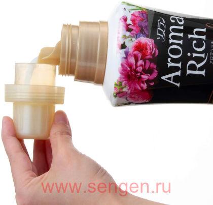Кондиционер для белья LION Aroma Rich Juliette, с ароматом черной смородины, жасмина и ванили, бутылка с колпачком-дозатором, 520мл.