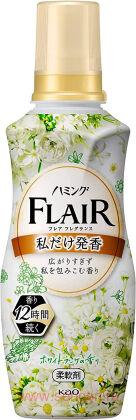 Кондиционер-смягчитель для белья KAO Flair Fragrance White Bouquet, с изящным ароматом белых цветов, бутылка с колпачком-дозатором, 520мл.