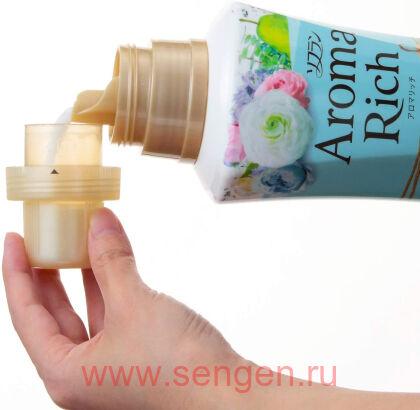 Кондиционер для белья LION Aroma Rich Sarah, с ароматом груши, ландыша и водяной лилии, бутылка с колпачком-дозатором, 520мл.