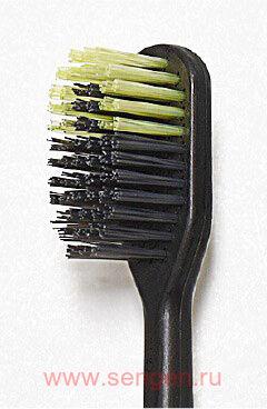 Зубная щётка DENTALPRO Black-Dia Standard, с платиновой коллоидной керамикой и щетиной алмазной формы, средней жесткости.