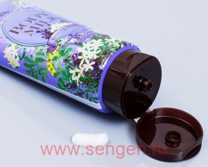 Молочко для тела KOSE Precious Garden Body Milk Relaxing Flower питательное и увлажняющее, на основе растительных масел и органических экстрактов, с ароматом лаванды и жасмина, 200г.