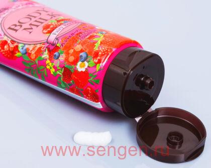 Молочко для тела KOSE Precious Garden Body Milk Fairy Berry, питательное и увлажняющее, на основе растительных масел и органических экстрактов, со свежим ягодным ароматом, 200г.