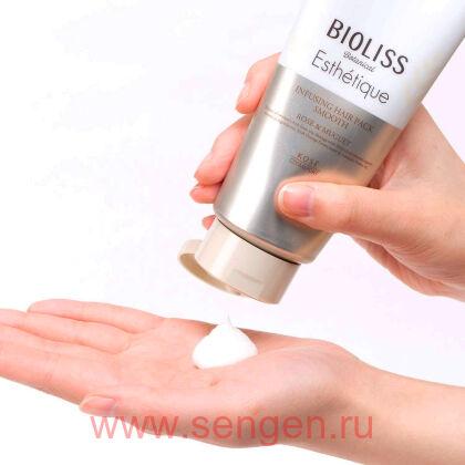 Маска для волос KOSE Bioliss Botanical Esthetique Infusing Hair Pack Smooth, для придания гладкости и блеска, с ароматом розы и ландыша, 200г.