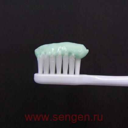 Зубная паста LION Hitect Refreshing Herb, для профилактики болезней десен и кариеса, с ароматом свежих трав, 90г.