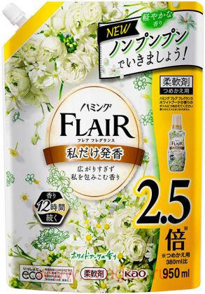 Кондиционер-смягчитель для белья KAO Flair Fragrance White Bouquet, с изящным ароматом белых цветов, мягкая упаковка с крышкой, 950мл.