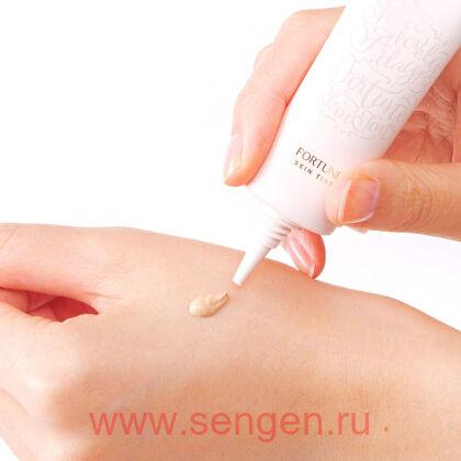 Устойчивая увлажняющая основа под макияж KOSE Fortune Serum Tint Tone Up Primer 01, тон: натурально-бежевый, 30г.