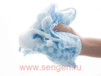 Массажная мочалка AISEN Deo-chitosan, с хитозаном и дезодорирующим эффектом, жесткая, бело-голубая, 28Х100см.