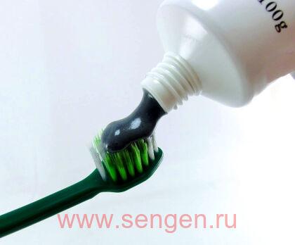 Очищающая и освежающая зубная паста KOBAYASHI Sumigaki, с древесным углём и мятными травами, 100г.