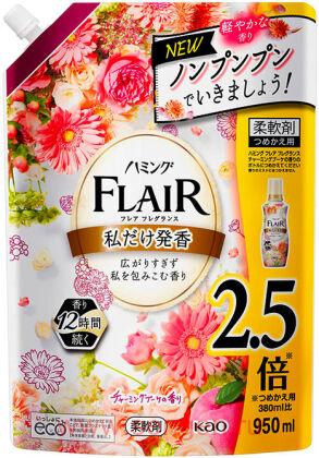 Кондиционер-смягчитель для белья KAO Flair Fragrance Charming Bouquet, с нежным ароматом цветочного букета, мягкая упаковка с крышкой, 950мл.