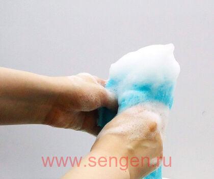 Массажная мочалка OHE AWAYUKI "Увлажняющая пена" средней жесткости, голубая, 28Х100см.