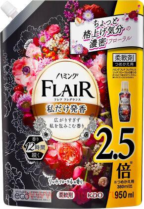 Кондиционер-смягчитель для белья KAO Flair Fragrance Rich Floral, с богатым фруктово-ягодным ароматом и цветочными нотками, мягкая упаковка с крышкой, 950мл.