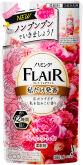 Кондиционер-смягчитель для белья KAO Flair Fragrance Floral Sweet, со сладким цветочно-фруктовым ароматом, мягкая упаковка, 380мл.