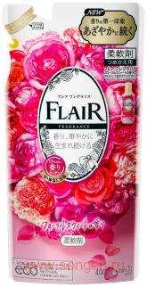 Кондиционер-смягчитель для белья KAO Flair Fragrance Floral Sweet, со сладким цветочно-фруктовым ароматом, мягкая упаковка, 400мл.