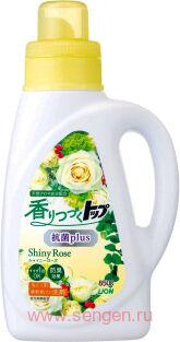 Жидкое средство для стирки белья LION Top Antibacterial Plus Shiny Rose, с антибактериальным эффектом и маслом чайного дерева, перечной мяты и герани, с ароматом розы и цветов, 850г.